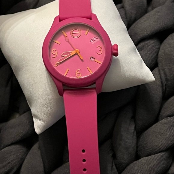 Movado esq silicon “jelly” watch in Barbie pink - Picture 5 of 5